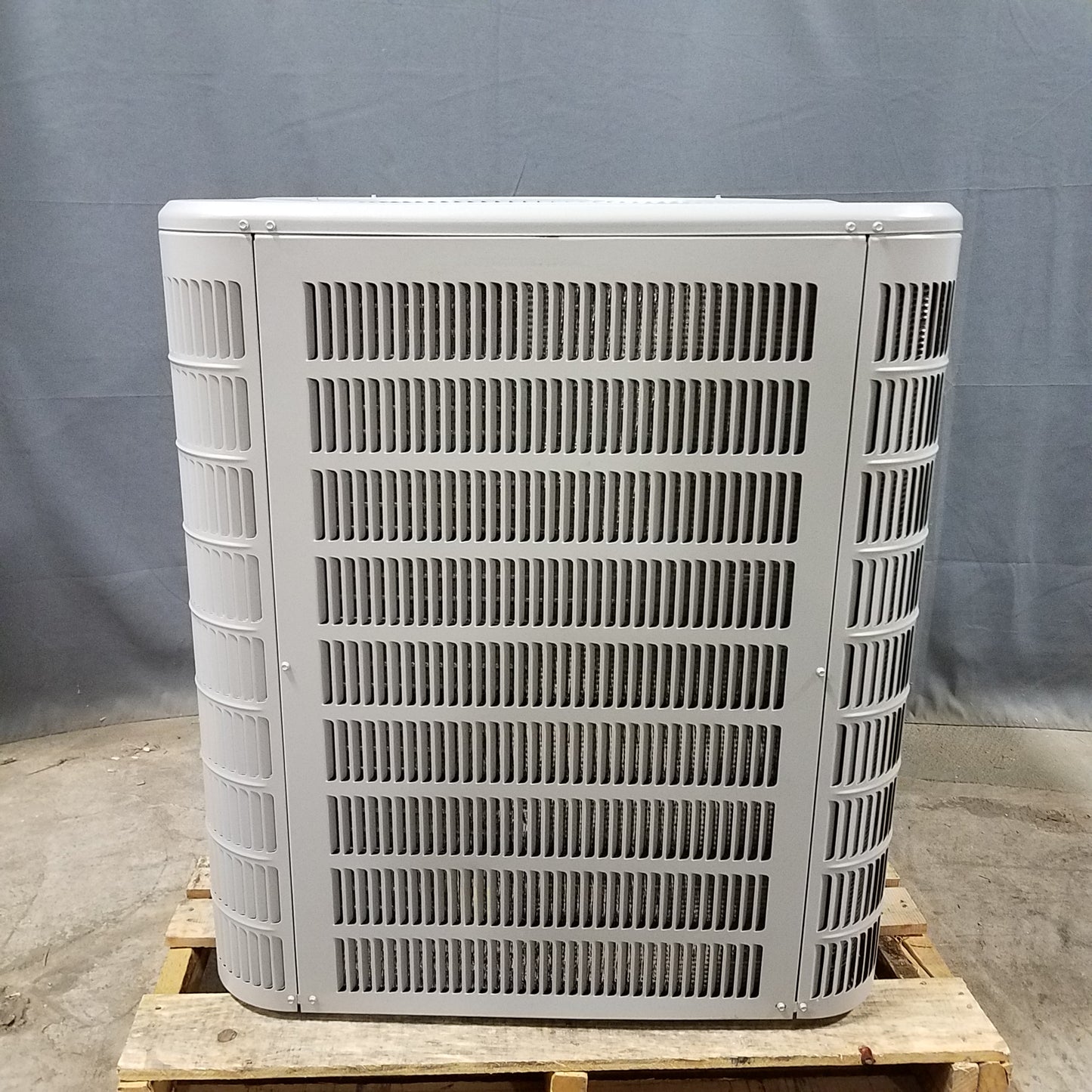 4 Ton, 14 SEER MrCool Signature Heat Pump Central Split System, Multi-position Scratch & Ding