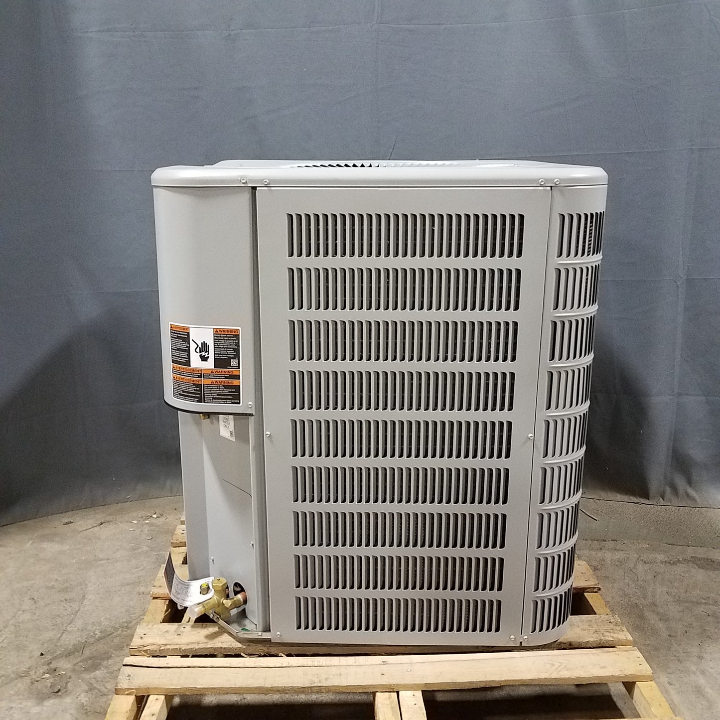 4 Ton, 14 SEER MrCool Signature Heat Pump Central Split System, Multi-position Scratch & Ding