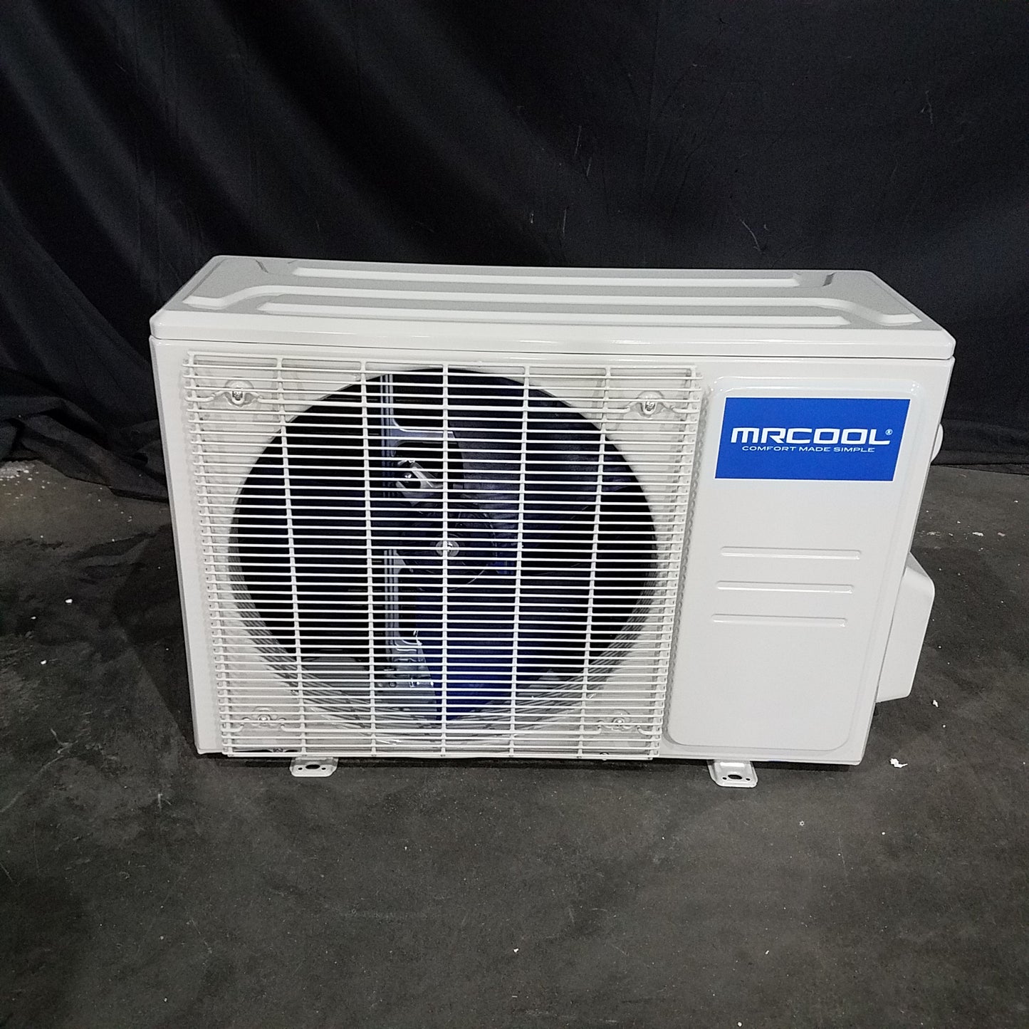 (Scratch/Ding) $998 MRCOOL EZ-PRO 18,000 BTU 18.5 SEER Ductless Heat Pump Split System - 240V